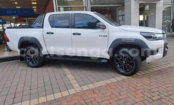 Nunua Ilio tumika Toyota Hilux White Gari ndani ya Manzini nchini Manzini Nunua Ilio tumika Toyota Hilux White Gari ndani ya Manzini nchini Manzini