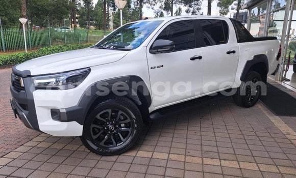 Nunua Ilio tumika Toyota Hilux White Gari ndani ya Manzini nchini Manzini Nunua Ilio tumika Toyota Hilux White Gari ndani ya Manzini nchini Manzini