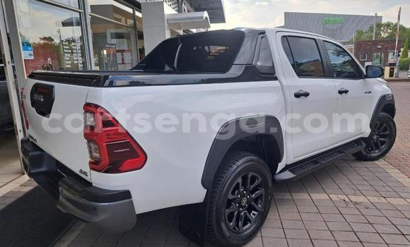 Nunua Ilio tumika Toyota Hilux White Gari ndani ya Manzini nchini Manzini Nunua Ilio tumika Toyota Hilux White Gari ndani ya Manzini nchini Manzini