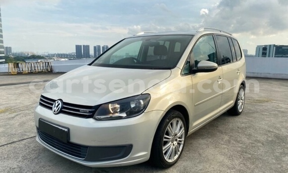 Nunua Ilio tumika Volkswagen Touran Silver Gari ndani ya Manzini nchini Manzini