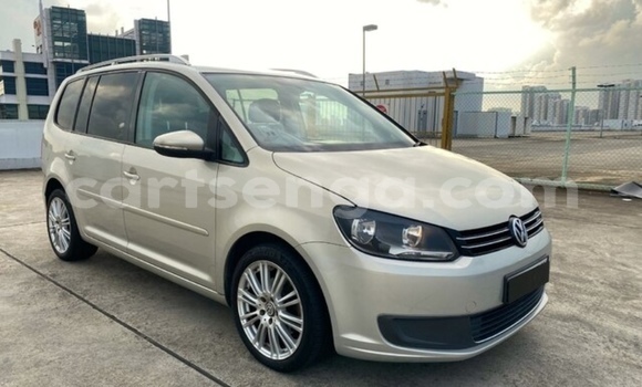 Nunua Ilio tumika Volkswagen Touran Silver Gari ndani ya Manzini nchini Manzini Nunua Ilio tumika Volkswagen Touran Silver Gari ndani ya Manzini nchini Manzini