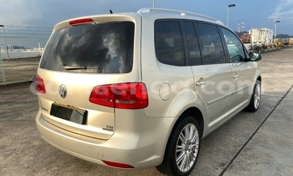 Nunua Ilio tumika Volkswagen Touran Silver Gari ndani ya Manzini nchini Manzini Nunua Ilio tumika Volkswagen Touran Silver Gari ndani ya Manzini nchini Manzini