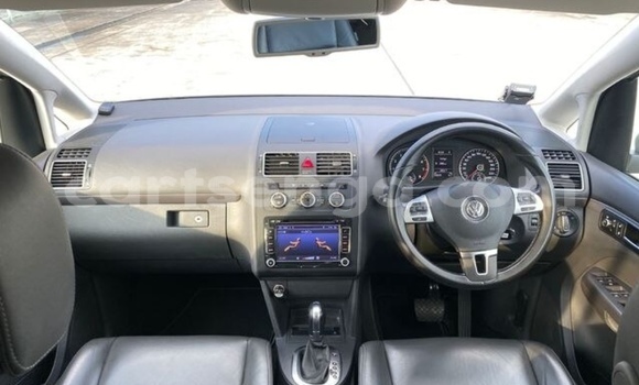Nunua Ilio tumika Volkswagen Touran Silver Gari ndani ya Manzini nchini Manzini Nunua Ilio tumika Volkswagen Touran Silver Gari ndani ya Manzini nchini Manzini
