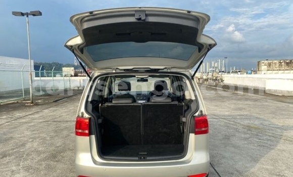 Nunua Ilio tumika Volkswagen Touran Silver Gari ndani ya Manzini nchini Manzini Nunua Ilio tumika Volkswagen Touran Silver Gari ndani ya Manzini nchini Manzini