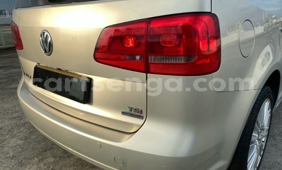 Nunua Ilio tumika Volkswagen Touran Silver Gari ndani ya Manzini nchini Manzini Nunua Ilio tumika Volkswagen Touran Silver Gari ndani ya Manzini nchini Manzini