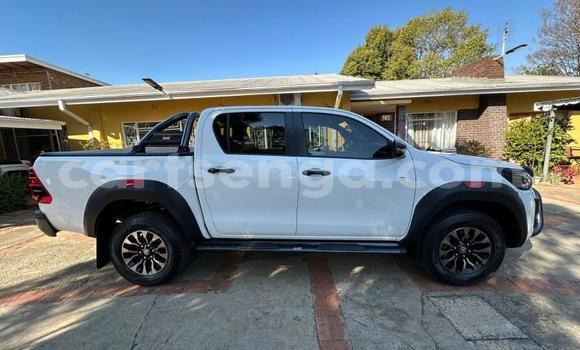 Buy Used Toyota Hilux White Car in Matsapha in Manzini Buy Used Toyota Hilux White Car in Matsapha in Manzini