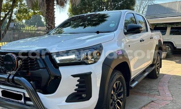 Buy Used Toyota Hilux White Car in Matsapha in Manzini Buy Used Toyota Hilux White Car in Matsapha in Manzini