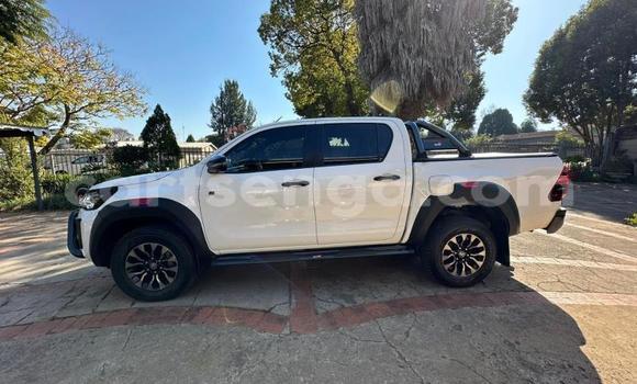 Buy Used Toyota Hilux White Car in Matsapha in Manzini Buy Used Toyota Hilux White Car in Matsapha in Manzini