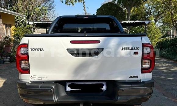 Buy Used Toyota Hilux White Car in Matsapha in Manzini Buy Used Toyota Hilux White Car in Matsapha in Manzini