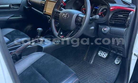 Buy Used Toyota Hilux White Car in Matsapha in Manzini Buy Used Toyota Hilux White Car in Matsapha in Manzini