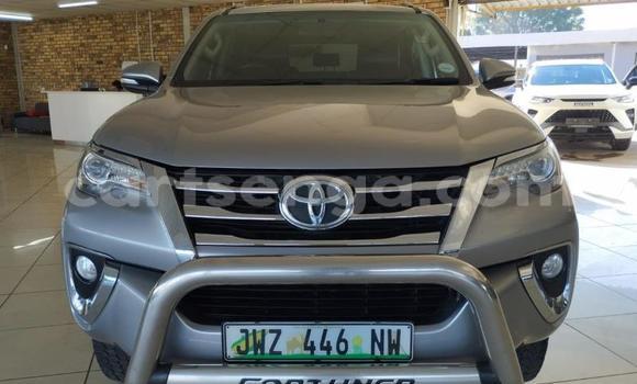Acheter Occasion Voiture Toyota Fortuner Rouge à Mbabane, Manzini Acheter Occasion Voiture Toyota Fortuner Rouge à Mbabane, Manzini