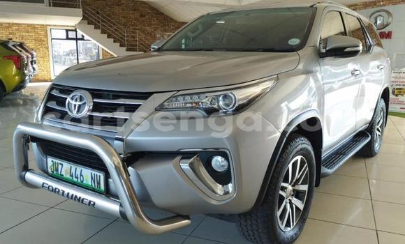 Acheter Occasion Voiture Toyota Fortuner Rouge à Mbabane, Manzini Acheter Occasion Voiture Toyota Fortuner Rouge à Mbabane, Manzini