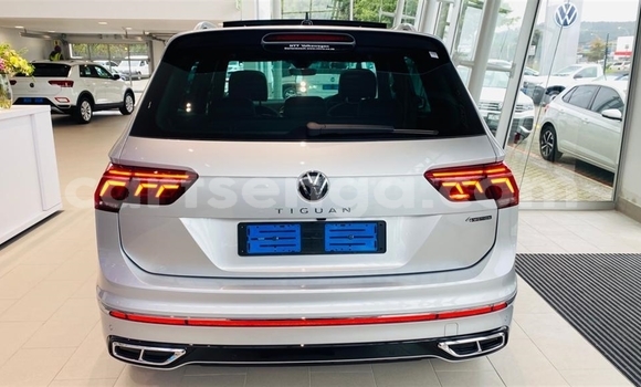 Buy Used Volkswagen Tiguan Silver Car in Ezulwini in Hhohho Buy Used Volkswagen Tiguan Silver Car in Ezulwini in Hhohho