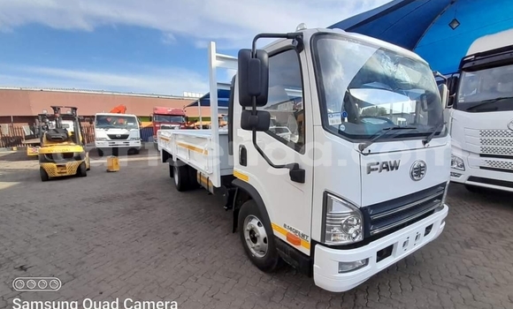 Buy Used Caterpillar 120 White Truck in Mbabane in Manzini Buy Used Caterpillar 120 White Truck in Mbabane in Manzini