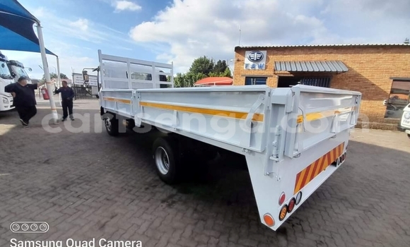 Buy Used Caterpillar 120 White Truck in Mbabane in Manzini Buy Used Caterpillar 120 White Truck in Mbabane in Manzini
