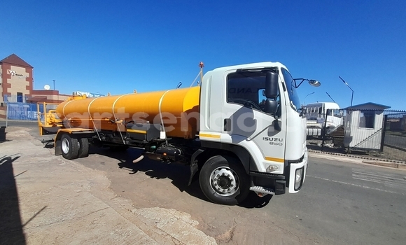 Nunua Ilio tumika Isuzu FTR 850 White Lori ndani ya Mbabane nchini Manzini Nunua Ilio tumika Isuzu FTR 850 White Lori ndani ya Mbabane nchini Manzini