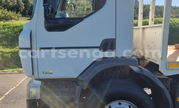 Buy Used Caterpillar 120 White Truck in Mbabane in Manzini Buy Used Caterpillar 120 White Truck in Mbabane in Manzini