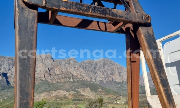 Buy Used Caterpillar 120 White Truck in Mbabane in Manzini Buy Used Caterpillar 120 White Truck in Mbabane in Manzini