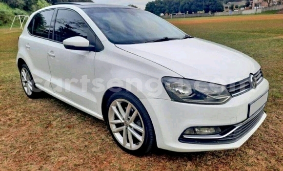 Nunua Ilio tumika Volkswagen Polo White Gari ndani ya Manzini nchini Manzini Nunua Ilio tumika Volkswagen Polo White Gari ndani ya Manzini nchini Manzini