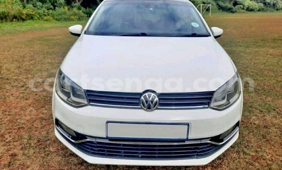 Nunua Ilio tumika Volkswagen Polo White Gari ndani ya Manzini nchini Manzini Nunua Ilio tumika Volkswagen Polo White Gari ndani ya Manzini nchini Manzini