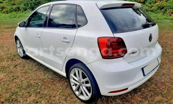 Nunua Ilio tumika Volkswagen Polo White Gari ndani ya Manzini nchini Manzini Nunua Ilio tumika Volkswagen Polo White Gari ndani ya Manzini nchini Manzini