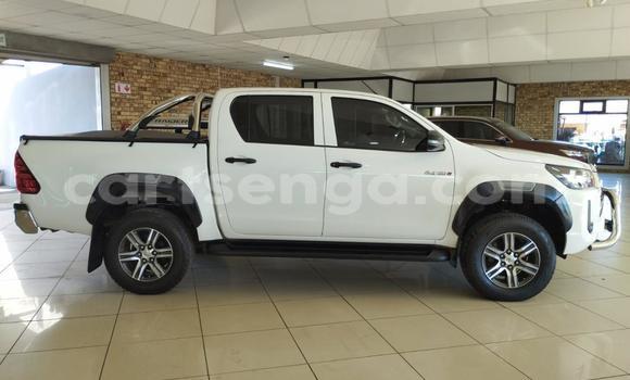 Buy Used Toyota Hilux Silver Car in Mbabane in Manzini Buy Used Toyota Hilux Silver Car in Mbabane in Manzini