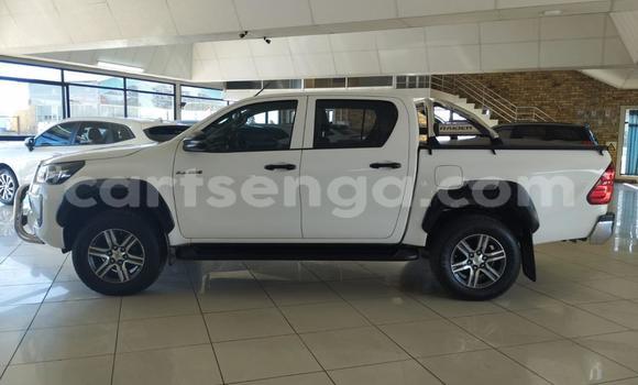 Buy Used Toyota Hilux Silver Car in Mbabane in Manzini Buy Used Toyota Hilux Silver Car in Mbabane in Manzini