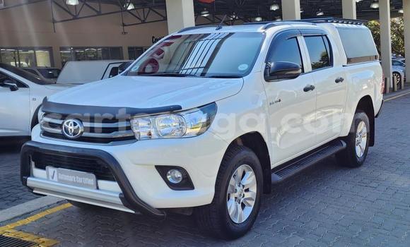 Buy Used Toyota Hilux White Car in Ezulwini in Hhohho Buy Used Toyota Hilux White Car in Ezulwini in Hhohho