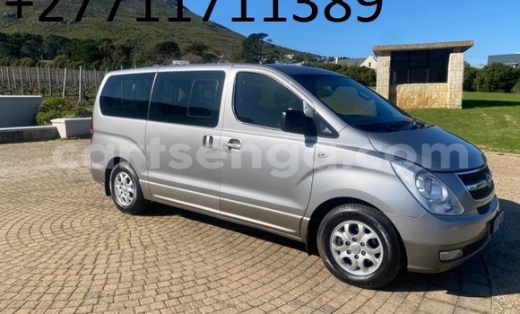 Nunua Ilio tumika Hyundai H1 Silver Gari ndani ya Mbabane nchini Manzini Nunua Ilio tumika Hyundai H1 Silver Gari ndani ya Mbabane nchini Manzini