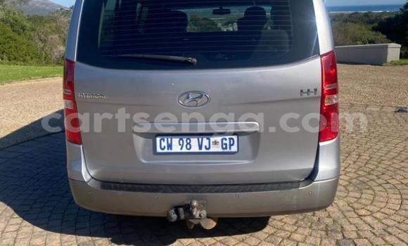 Acheter Occasion Voiture Hyundai H1 Gris à Mbabane, Manzini Acheter Occasion Voiture Hyundai H1 Gris à Mbabane, Manzini