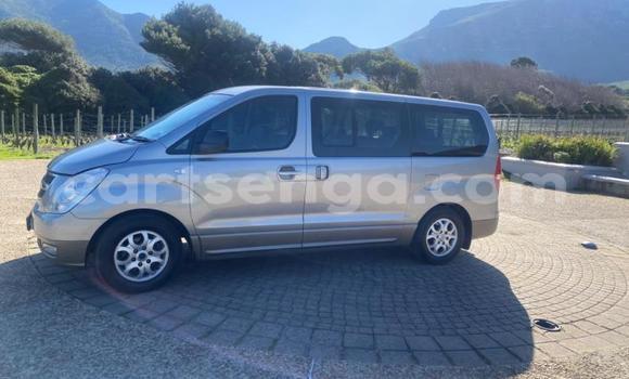 Acheter Occasion Voiture Hyundai H1 Gris à Mbabane, Manzini Acheter Occasion Voiture Hyundai H1 Gris à Mbabane, Manzini