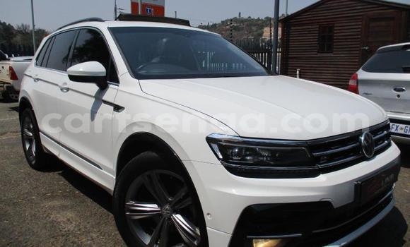 Nunua Ilio tumika Volkswagen Tiguan White Gari ndani ya Ezulwini nchini Hhohho