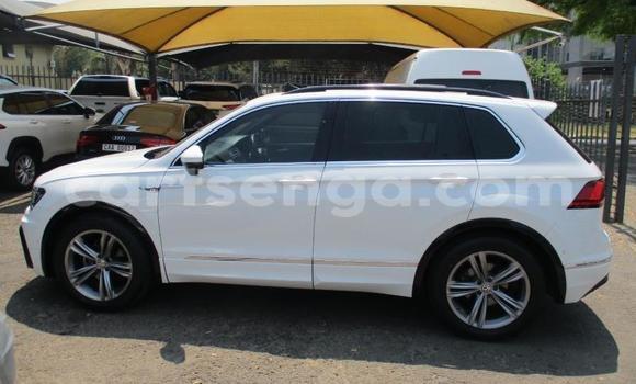 Buy Used Volkswagen Tiguan White Car in Ezulwini in Hhohho Buy Used Volkswagen Tiguan White Car in Ezulwini in Hhohho