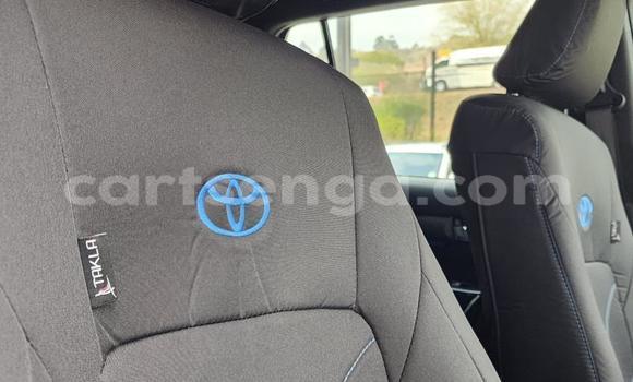 Buy Used Toyota Hilux Silver Car in Ezulwini in Hhohho Buy Used Toyota Hilux Silver Car in Ezulwini in Hhohho