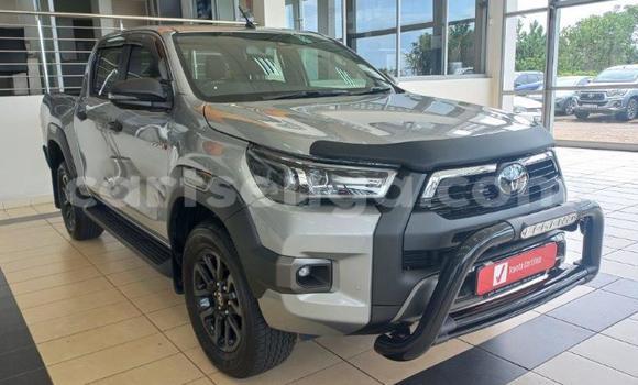 Nunua Ilio tumika Toyota Hilux White Gari ndani ya Mbabane nchini Manzini