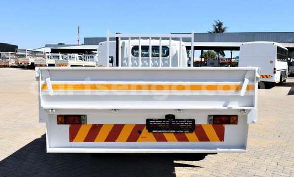 Acheter Occasion Utilitaire Nissan UD Blanc à Big Bend, Lubombo District Acheter Occasion Utilitaire Nissan UD Blanc à Big Bend, Lubombo District