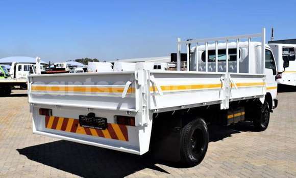 Acheter Occasion Utilitaire Nissan UD Blanc à Big Bend, Lubombo District Acheter Occasion Utilitaire Nissan UD Blanc à Big Bend, Lubombo District