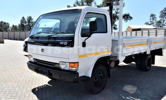 Acheter Occasion Utilitaire Nissan UD Blanc à Big Bend, Lubombo District Acheter Occasion Utilitaire Nissan UD Blanc à Big Bend, Lubombo District