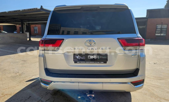 Nunua Ilio tumika Toyota Land Cruiser Prado Silver Gari ndani ya Big Bend nchini Wilaya ya Lubombo Nunua Ilio tumika Toyota Land Cruiser Prado Silver Gari ndani ya Big Bend nchini Wilaya ya Lubombo