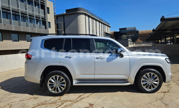 Nunua Ilio tumika Toyota Land Cruiser Prado Silver Gari ndani ya Big Bend nchini Wilaya ya Lubombo Nunua Ilio tumika Toyota Land Cruiser Prado Silver Gari ndani ya Big Bend nchini Wilaya ya Lubombo