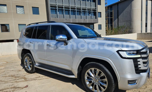 Nunua Ilio tumika Toyota Land Cruiser Prado Silver Gari ndani ya Big Bend nchini Wilaya ya Lubombo Nunua Ilio tumika Toyota Land Cruiser Prado Silver Gari ndani ya Big Bend nchini Wilaya ya Lubombo