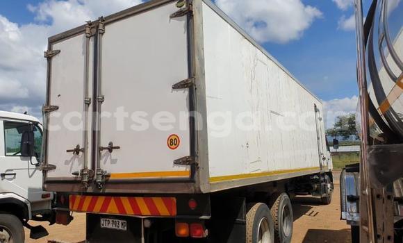 Acheter Occasion Utilitaire Nissan UD Blanc à Big Bend, Lubombo District Acheter Occasion Utilitaire Nissan UD Blanc à Big Bend, Lubombo District