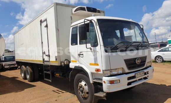 Acheter Occasion Utilitaire Nissan UD Blanc à Big Bend, Lubombo District Acheter Occasion Utilitaire Nissan UD Blanc à Big Bend, Lubombo District
