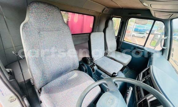 Acheter Occasion Utilitaire Nissan UD Blanc à Big Bend, Lubombo District Acheter Occasion Utilitaire Nissan UD Blanc à Big Bend, Lubombo District