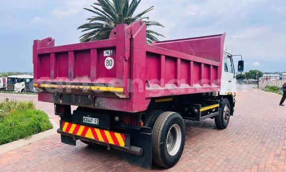 Acheter Occasion Utilitaire Nissan UD Blanc à Big Bend, Lubombo District Acheter Occasion Utilitaire Nissan UD Blanc à Big Bend, Lubombo District