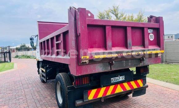 Acheter Occasion Utilitaire Nissan UD Blanc à Big Bend, Lubombo District Acheter Occasion Utilitaire Nissan UD Blanc à Big Bend, Lubombo District