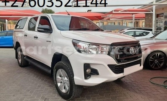 Buy Used Toyota Hilux White Car in Mbabane in Manzini