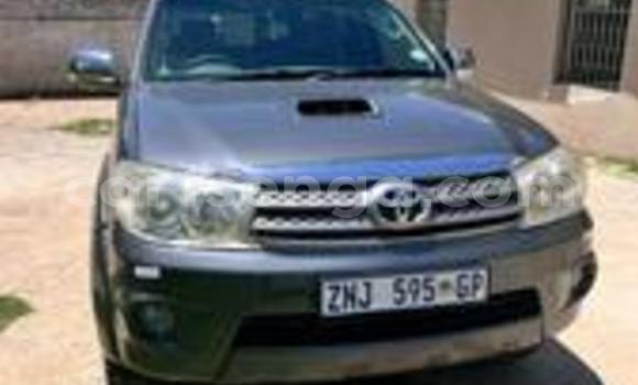 Nunua Ilio tumika Toyota Fortuner Silver Gari ndani ya Hlatikulu nchini Wilaya ya Shiselweni