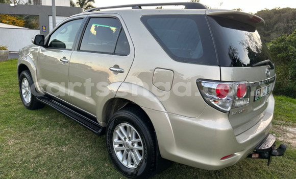 Acheter Occasion Voiture Toyota Fortuner Beige à Hlatikulu, Shiselweni District