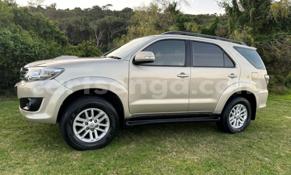 Acheter Occasion Voiture Toyota Fortuner Beige à Hlatikulu, Shiselweni District Acheter Occasion Voiture Toyota Fortuner Beige à Hlatikulu, Shiselweni District